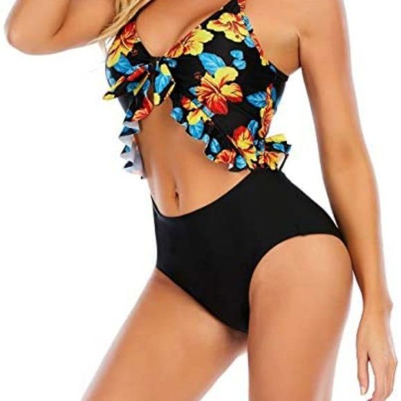 Women Cut Out One Piece Swimsuit - Picture 4 of 8